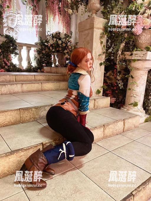 该怎么形容Alina Becker的礼服cos？也许是一种不知该从哪儿说起的迷惑